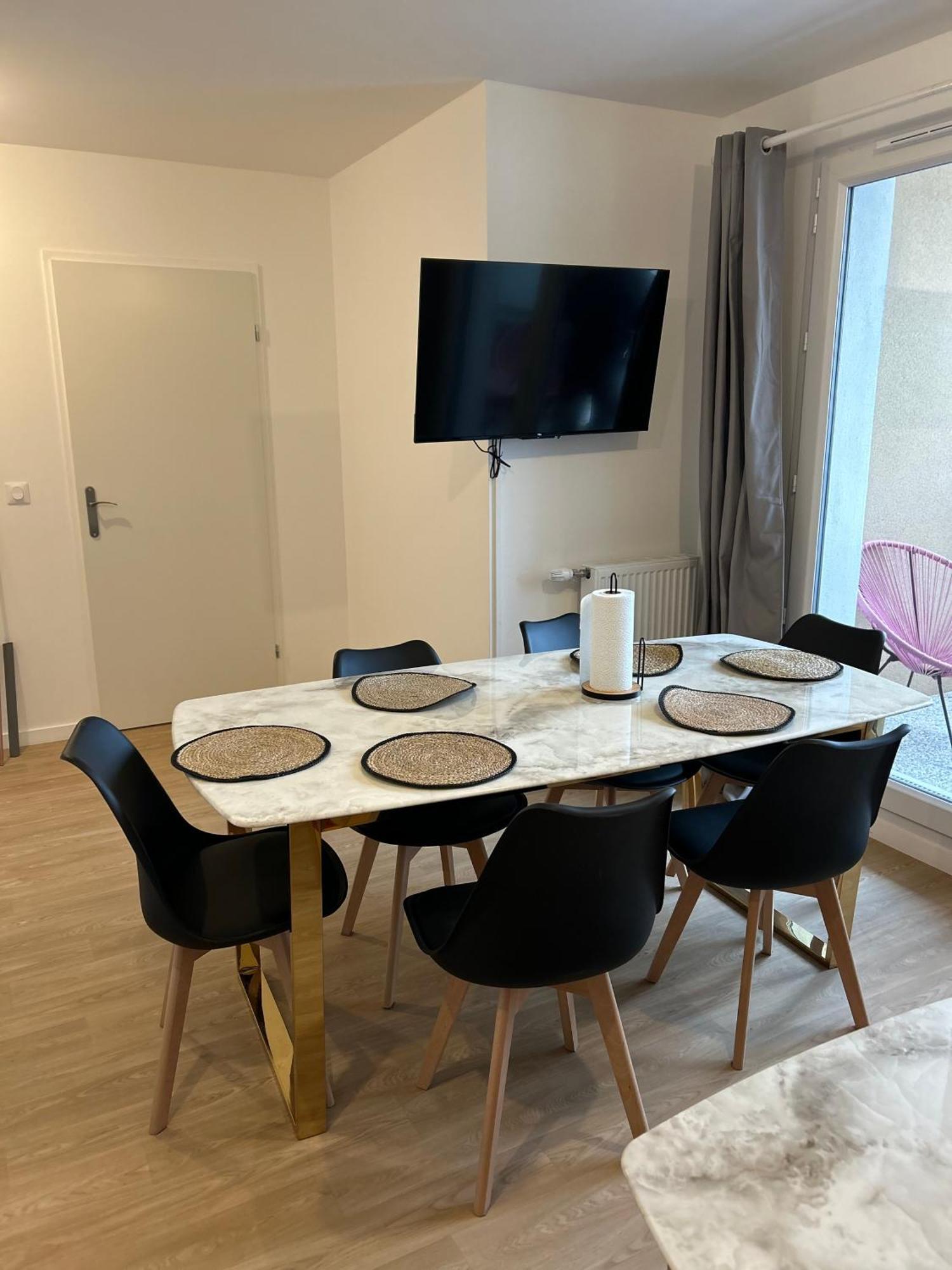 Appt Spacieux Et Calme Prox Disney-Cdg-Stade De France Ле Блан-Менил Екстериор снимка